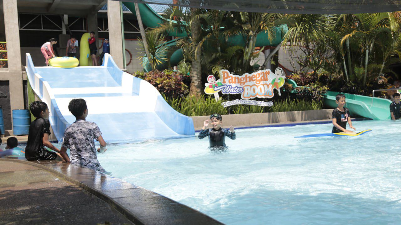 Panghegar Waterboom, Destinasi Wisata Bandung Favorit Liburan Keluarga