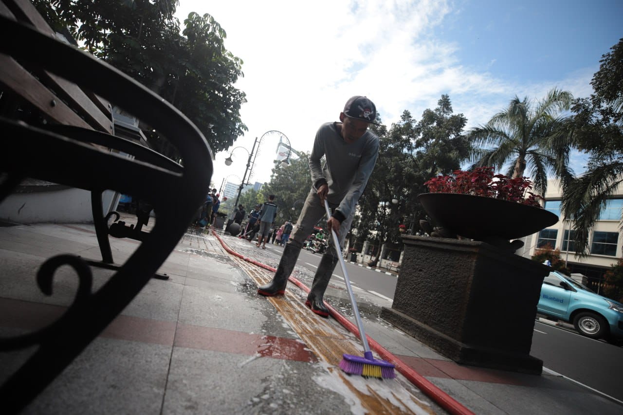 DLH Kota Bandung Angkut Puluhan Meter Kubik Sampah Pascamalam Tahun Baru 2026