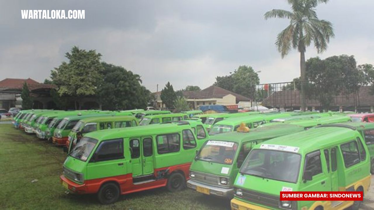 Razia Angkutan Kota Digencarkan, Ratusan Angkot Tua Ditertibkan