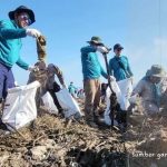 Pantai Talanca penuh Sampah Kain, Citra Wisata Sukabumi Dipertaruhkan