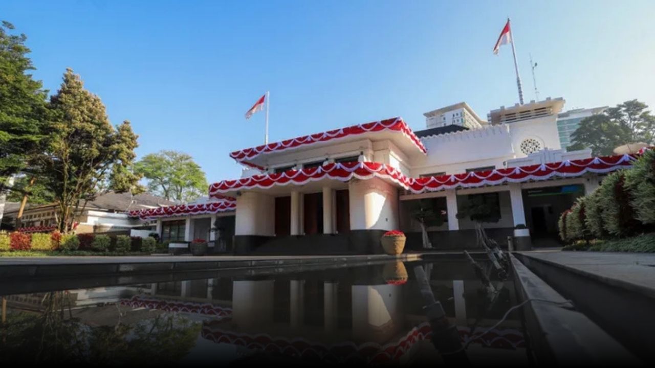 Kota Bandung: Salat Id dan Open House Perdana