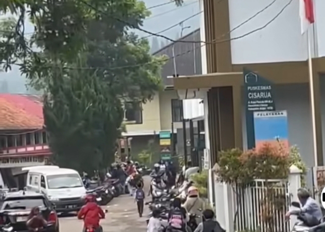 viral-puskesmas-cisarua-bogor-pelayanan-antrean-wartaloka