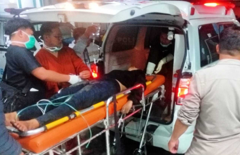 perempuan yang diduga melompat dari Jembatan Sasak Besi di Kampung Simpang, RT 03 RW 02, Desa Mulyasari, Kecamatan Bayongbong, Kabupaten Garut - Wartaloka