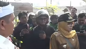 KDM Tegur Camat usai Temukan Tenda Liar di Trotoar Bandung, Warga Dipulangkan ke Garut